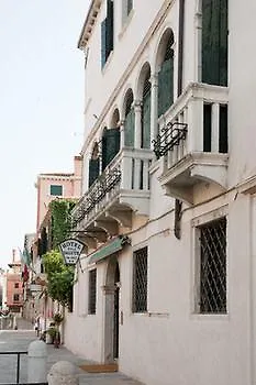 Host Ξενοδοχείο 2*